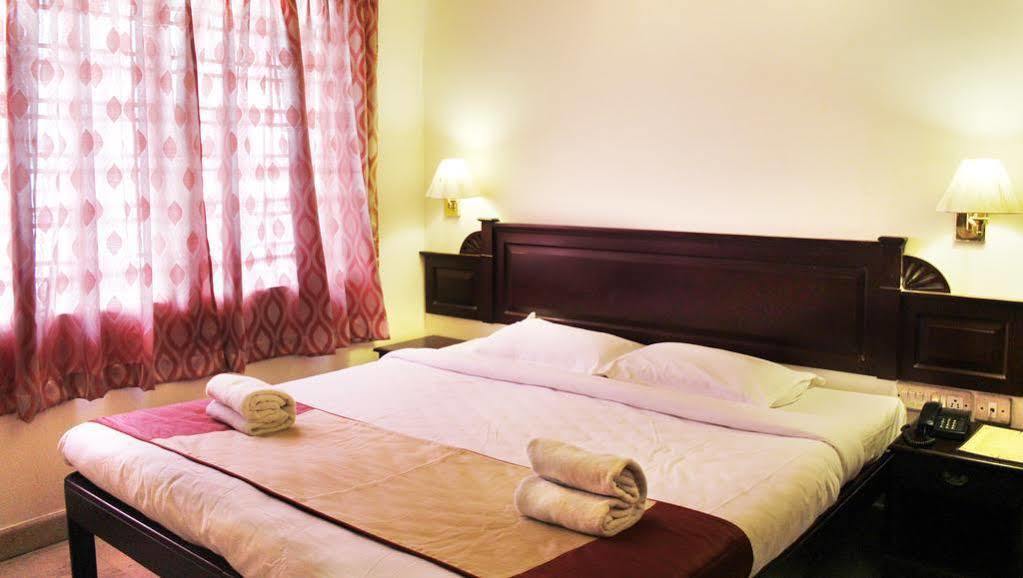 Hotel Archana Inn Kochi Extérieur photo