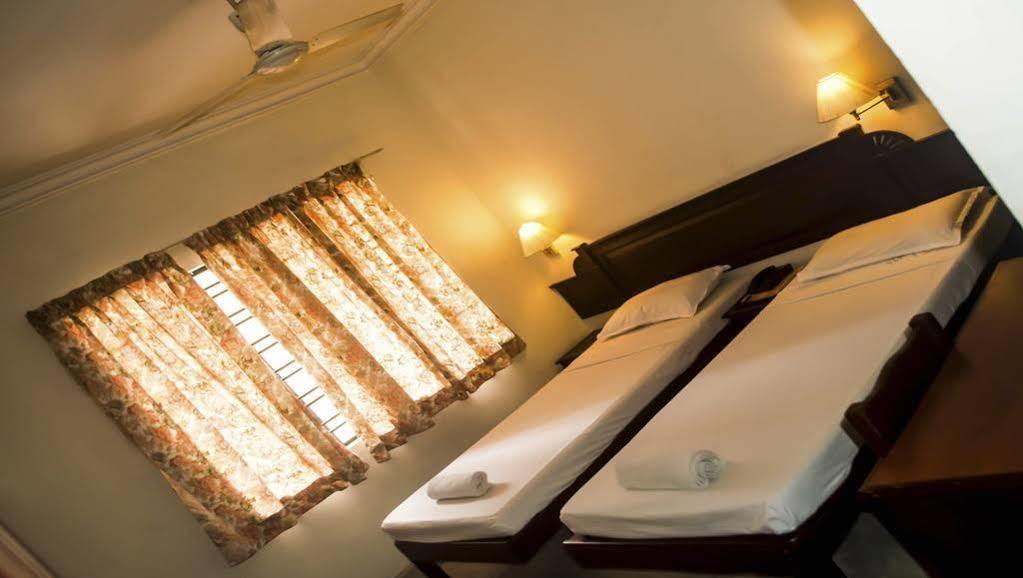 Hotel Archana Inn Kochi Extérieur photo