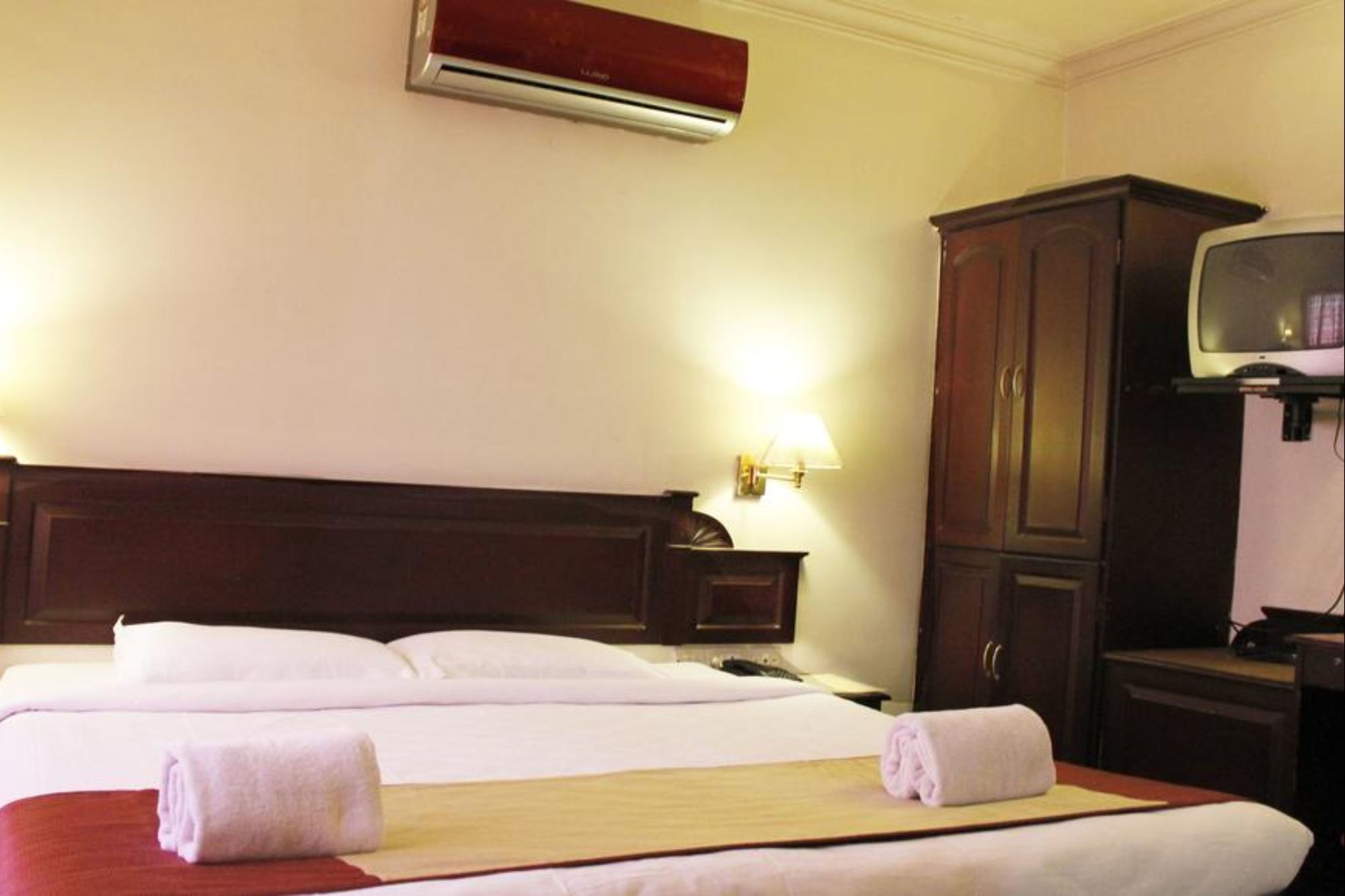 Hotel Archana Inn Kochi Extérieur photo